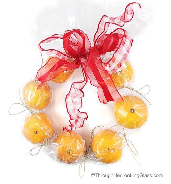 Festive, easy Christmas gift. This DIY Clementine Wreath will be a big hit this Christmas season.