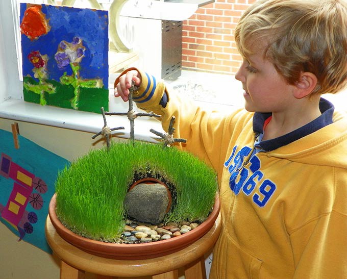 DIY Easter Mini Garden. Easter brings new life and hope. Brings days of anticipation and wonder from kids of all ages.