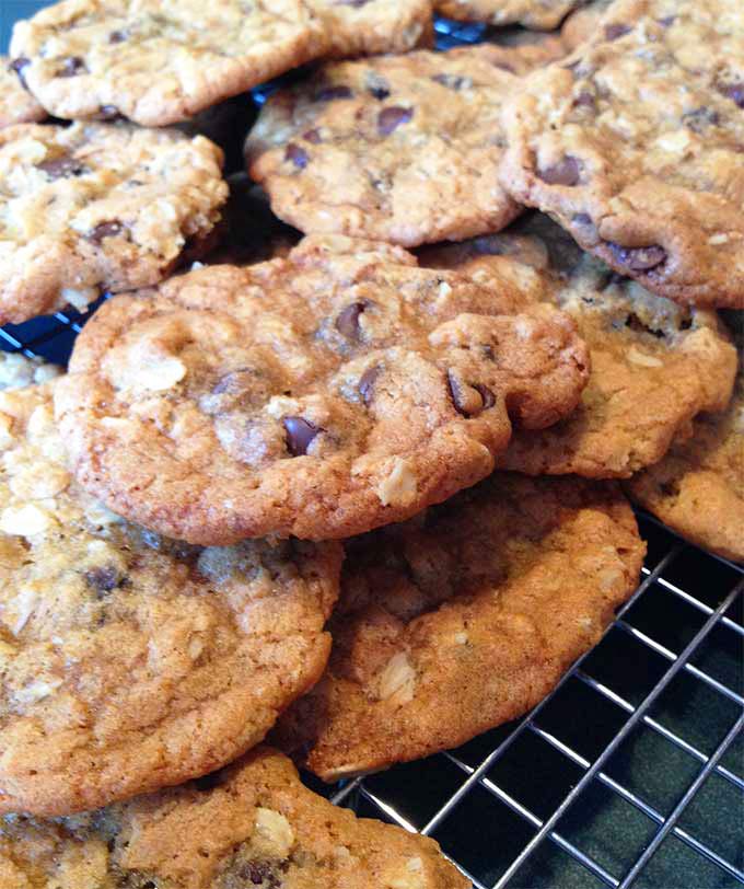 These Easy Oatmeal Chocolate Chip Cookies are fabulous. Butter, flour, sugar, oatmeal, chocolate chips...Mmmm. Perfect for picnics and lunch boxes.