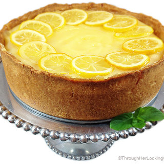 Lemon Bar Cheesecake. Deliciously sweet and crunchy crust, creamy cheesecake and tangy homemade lemon curd. All garnished with tart candied lemons.