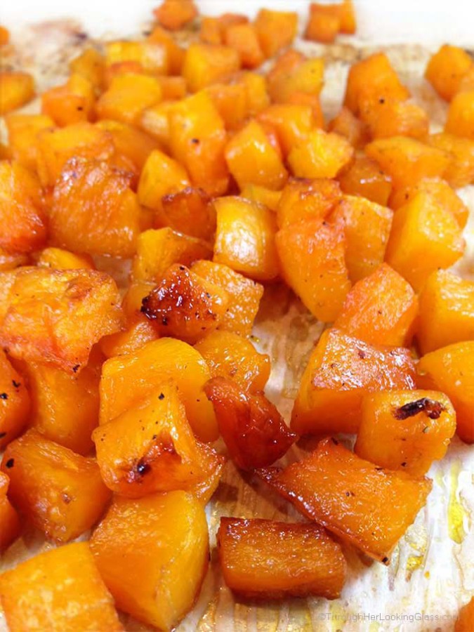 Maple Glazed Roasted Butternut Squash: yummy side dish that'll have you craving butternut squash morning, noon and night! Deliciously addictive.