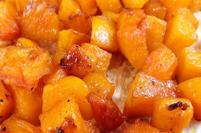 Maple Glazed Roasted Butternut Squash: yummy side dish that'll have you craving butternut squash morning, noon and night! Deliciously addictive.