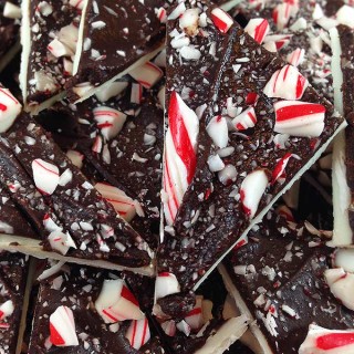 Best DIY Edible Christmas Gifts: cookies, peppermint bark, gingerbread biscotti and more! Most delicious edible gift recipes of the season!