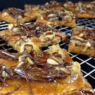 Chocolate Drizzle Toffee Squares: incredibly addictive and seriously one of the easiest bars you'll ever make. Just five ingredients you probably already have on hand.