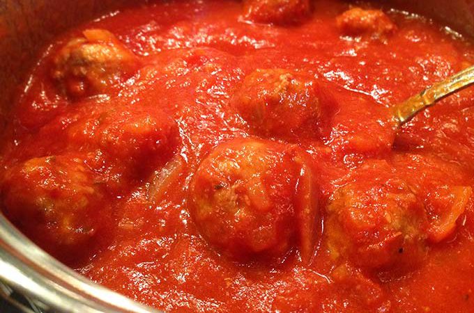 Homemade Italian Meatballs & Sauce. Fresh wholesome ingredients: garlic, fresh parsley, Italian bread crumbs and freshly grated parmesan. Mangi!