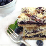 Pecan Crumble Blueberry Shortbread: buttery shortbread layered with blueberries and crunchy pecan crumble topping. For all the blueberry lovers!