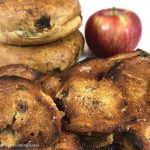 Crispy Cinnamon Raisin Bagel Chips Recipe: make your own addictive bagel chips at home. Easy snack and the perfect yummy with breakfast or brunch.