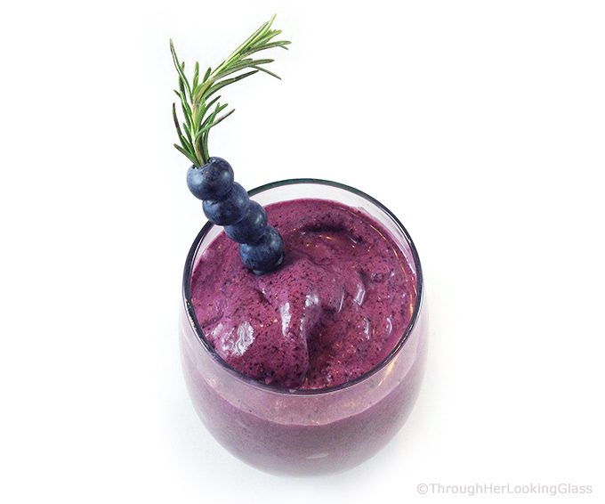 This Blueberry Coconut Almond Smoothie is light, cool, refreshing and tasty. The almonds, blueberries, yogurt and coconut milk make it super nutritious too!