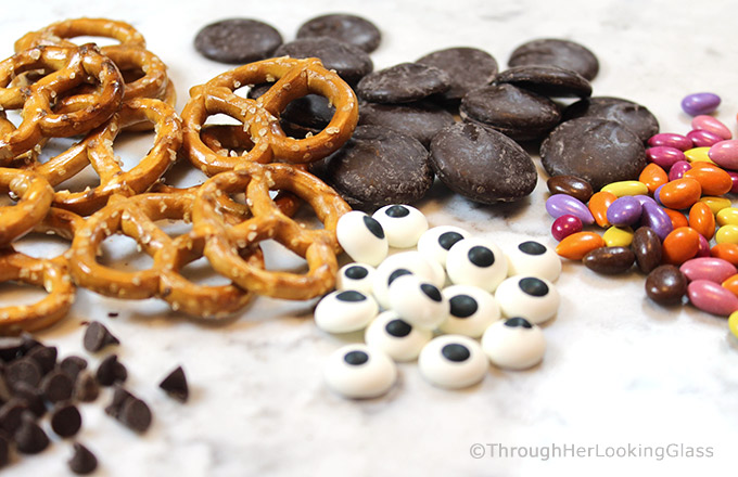 Salty and sweet, Chocolate Pretzel Owl Candy is fun for kids of all ages. Dunk snacking pretzels in chocolate for irresistibly crunchy party snacks.